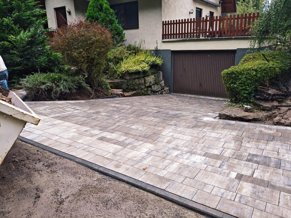 Elegante Einfahrt zur Garage Hoyerswerda