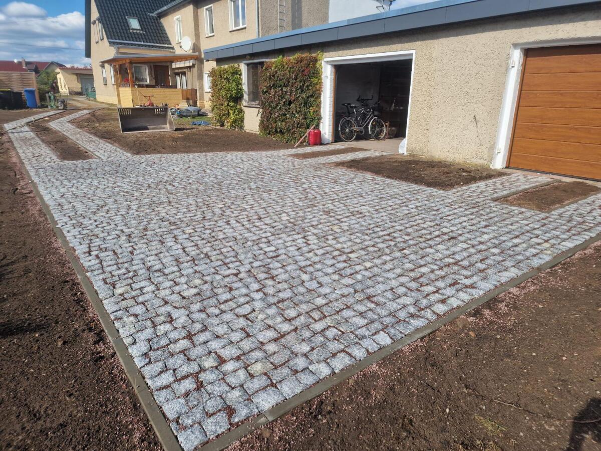Präzise verlegte Granitspuren Cottbus
